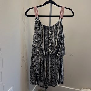 Xhiliration Comfy Black and White Patterned Romper